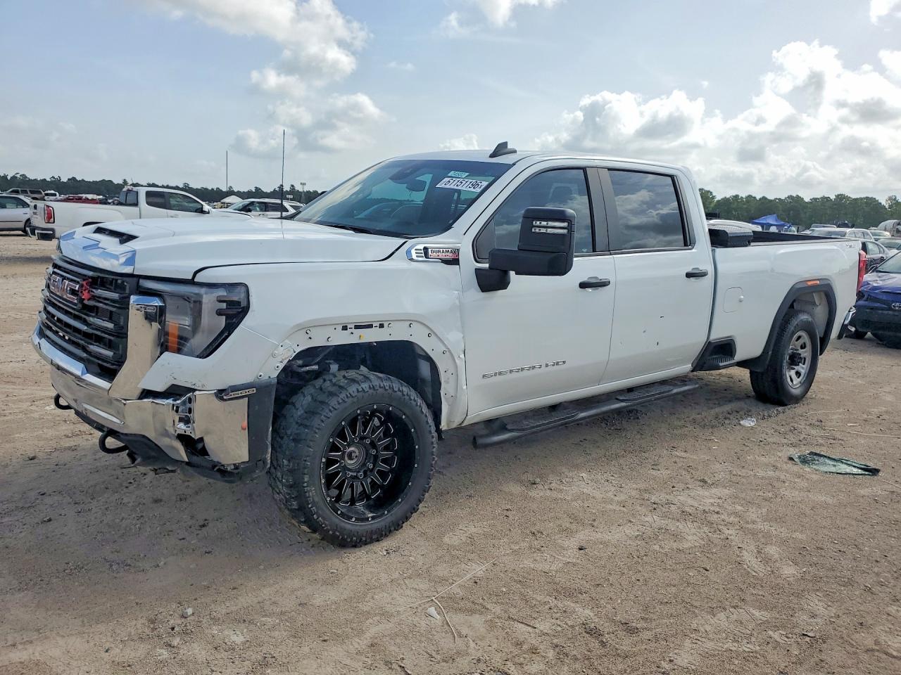 2024 GMC Sierra 3500HD Pro, VIN 1GT49SEY5RF447029 — Front end
