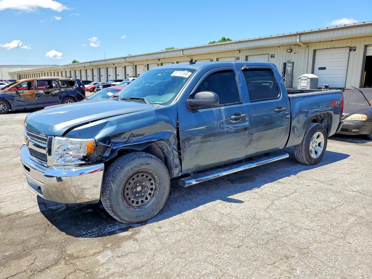 2013 Chevrolet Silverado 1500 LT, VIN 3GCPKSE76DG170679 — Front end