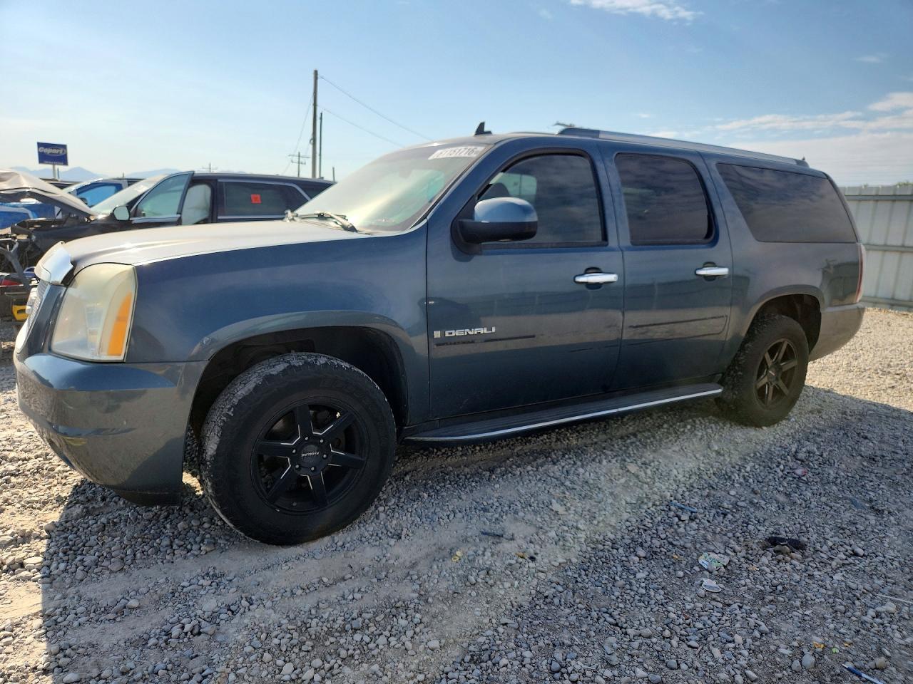 2007 GMC Yukon XL, VIN 1GKFK66827J225338 — Minor dents and scratches