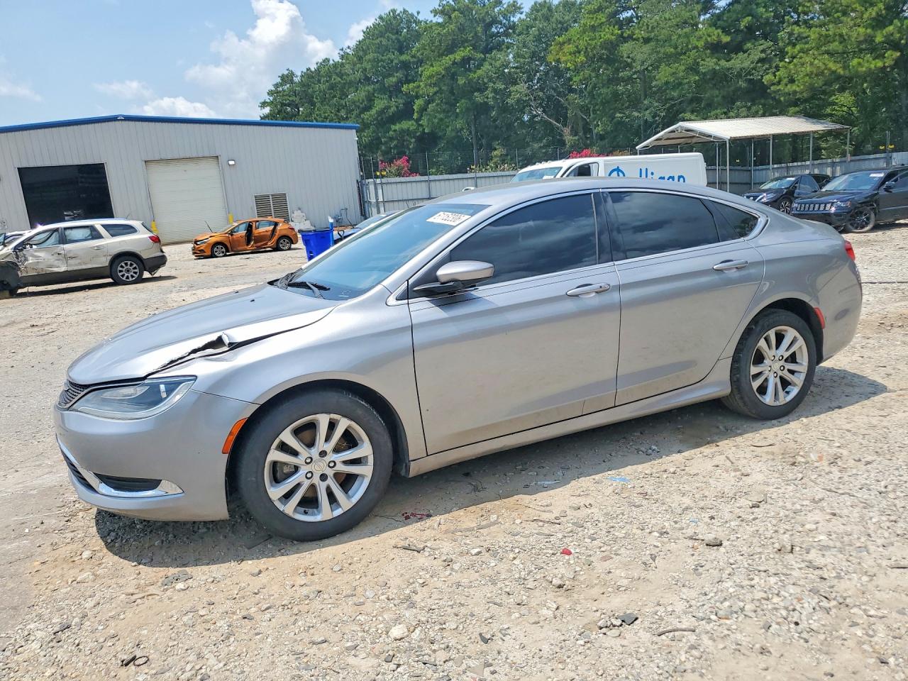 2015 Chrysler 200 Limited, VIN 1C3CCCAB1FN502277 — Front end