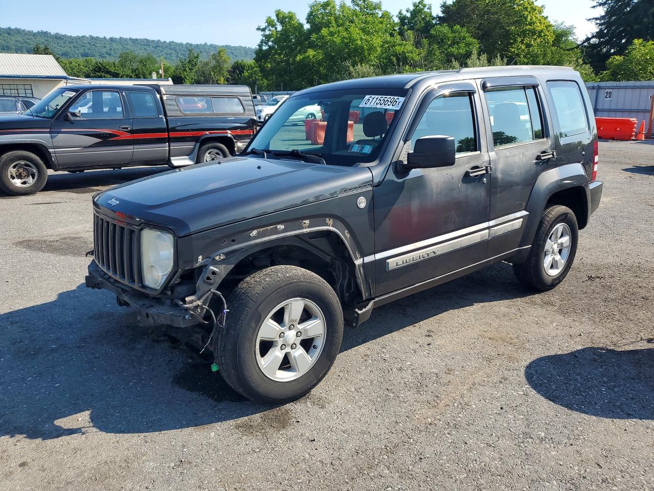 2010 Jeep Liberty Sport, VIN 1J4PN2GK9AW138244 — Front end
