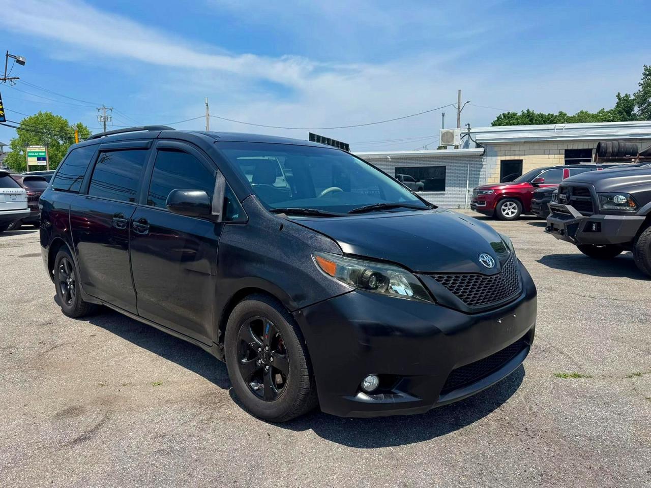 2014 Toyota Sienna XLE, VIN 5TDYK3DC0ES443899 — Normal wear