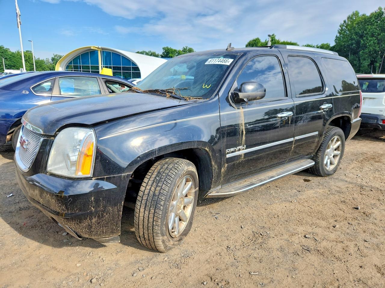 2012 GMC Yukon Denali, VIN 1GKS2EEF7CR297236 — Minor dents and scratches