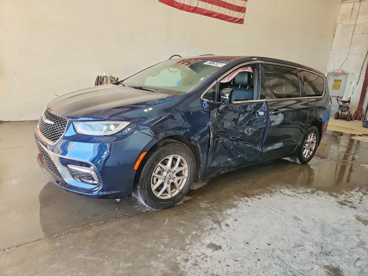 2025 Chrysler Pacifica Select, VIN 2C4RC1BG9SR509852 — Side
