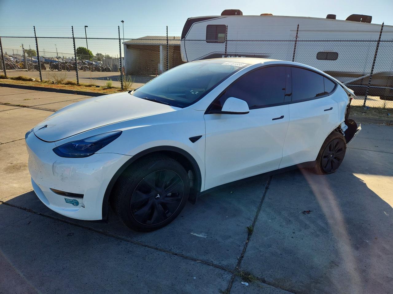 2025 Tesla Model Y Long Range, VIN 7SAYGDED4SF277419 — Rear end