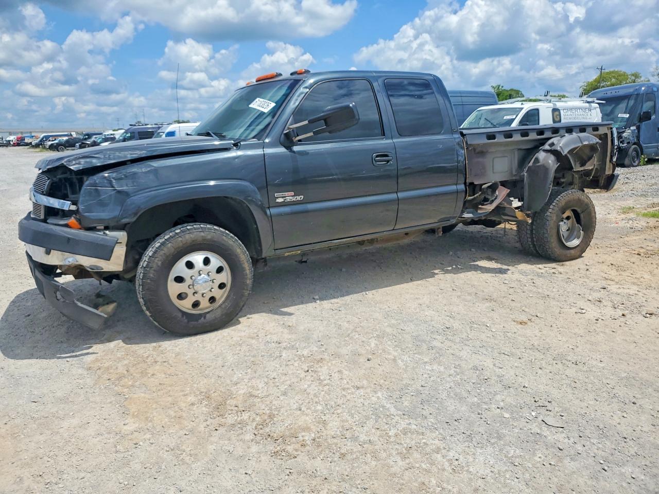 2003 Chevrolet Silverado 3500 LS, VIN 1GCJK39193E260478 — Side