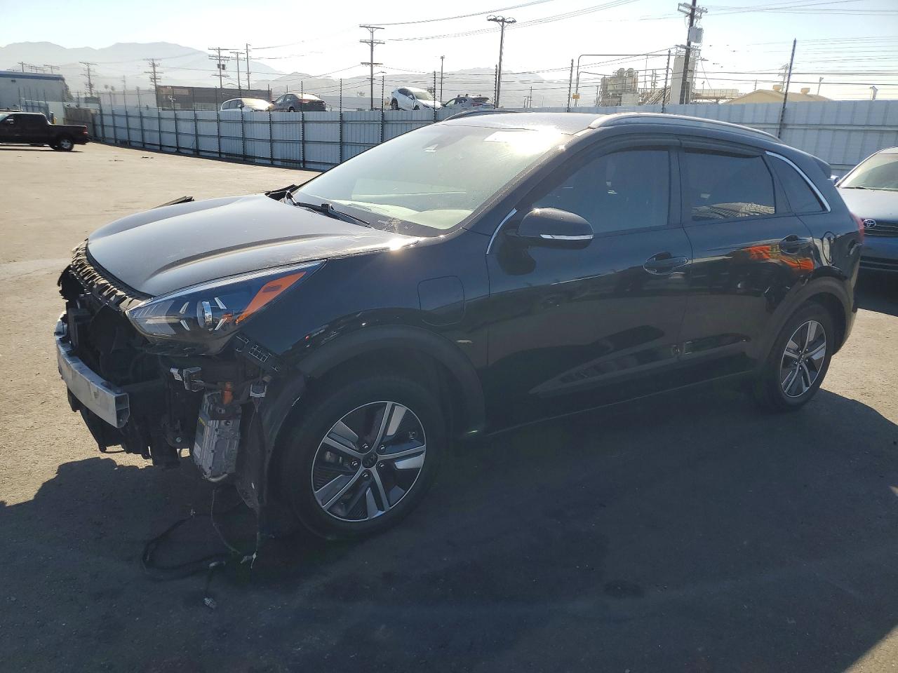 2021 Kia Niro EX, VIN KNDCD3LD5M5463911 — Front end