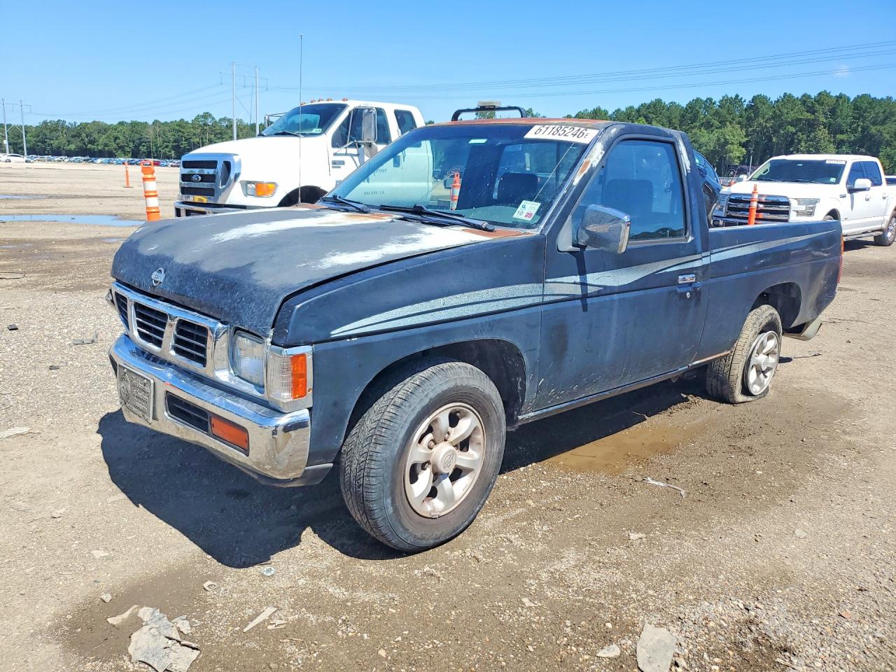 1996 Nissan Frontier XE, VIN 1N6SD11S4TC386151 — Front end