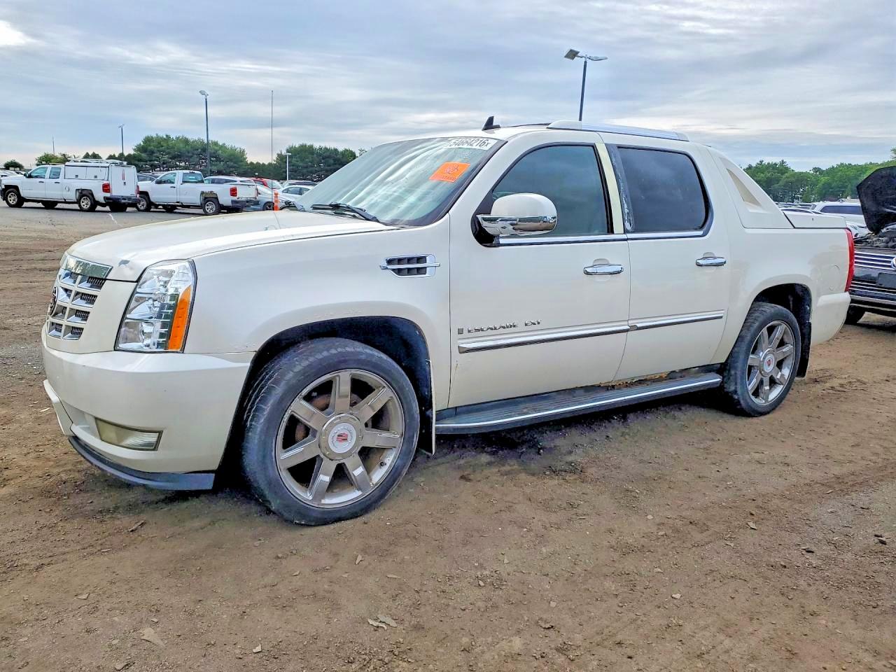 2007 Cadillac Escalade EXT, VIN 3GYFK62857G298717 — Minor dents and scratches