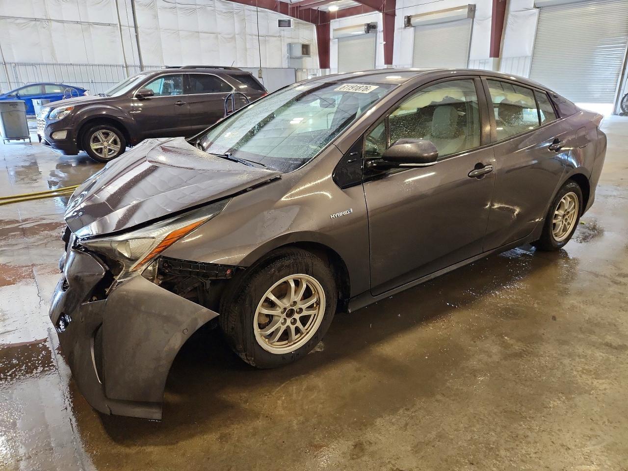 2018 Toyota Prius Four, VIN JTDKARFU6J3547777 — Front end