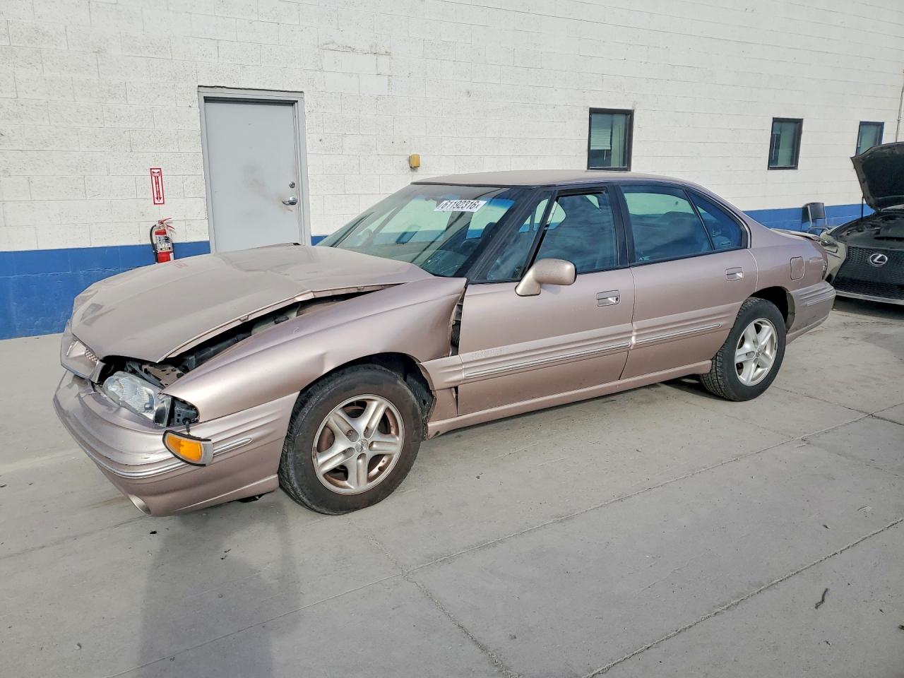 1999 Pontiac Bonneville SE, VIN 1G2HX52K0XH249618 — Front end