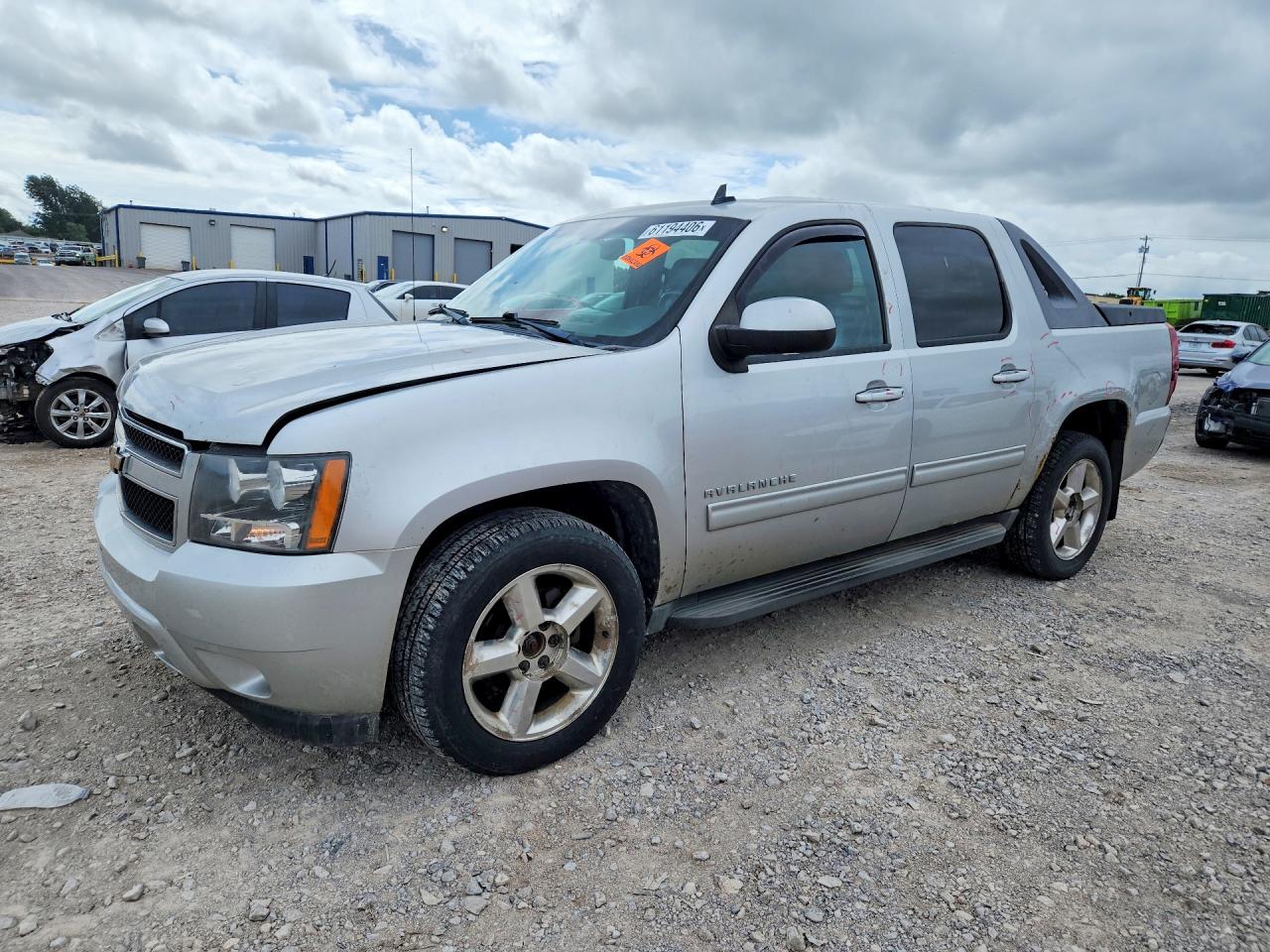 2010 Chevrolet Avalanche LT, VIN 3GNVKFE00AG120204 — Мелкие вмятины и царапины
