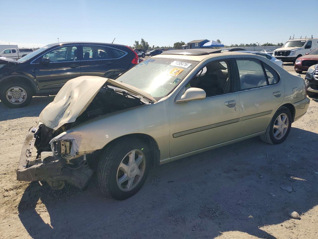 1999 Nissan Altima XE, VIN 1N4DL01D8XC110237 — Front end