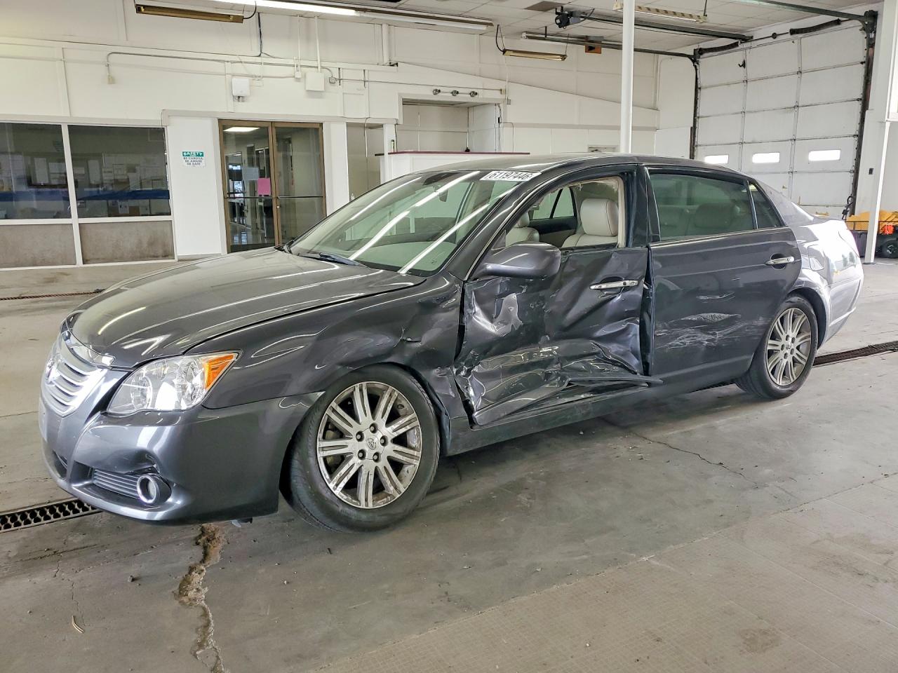 2009 Toyota Avalon XLS, VIN 4T1BK36B39U351306 — Side