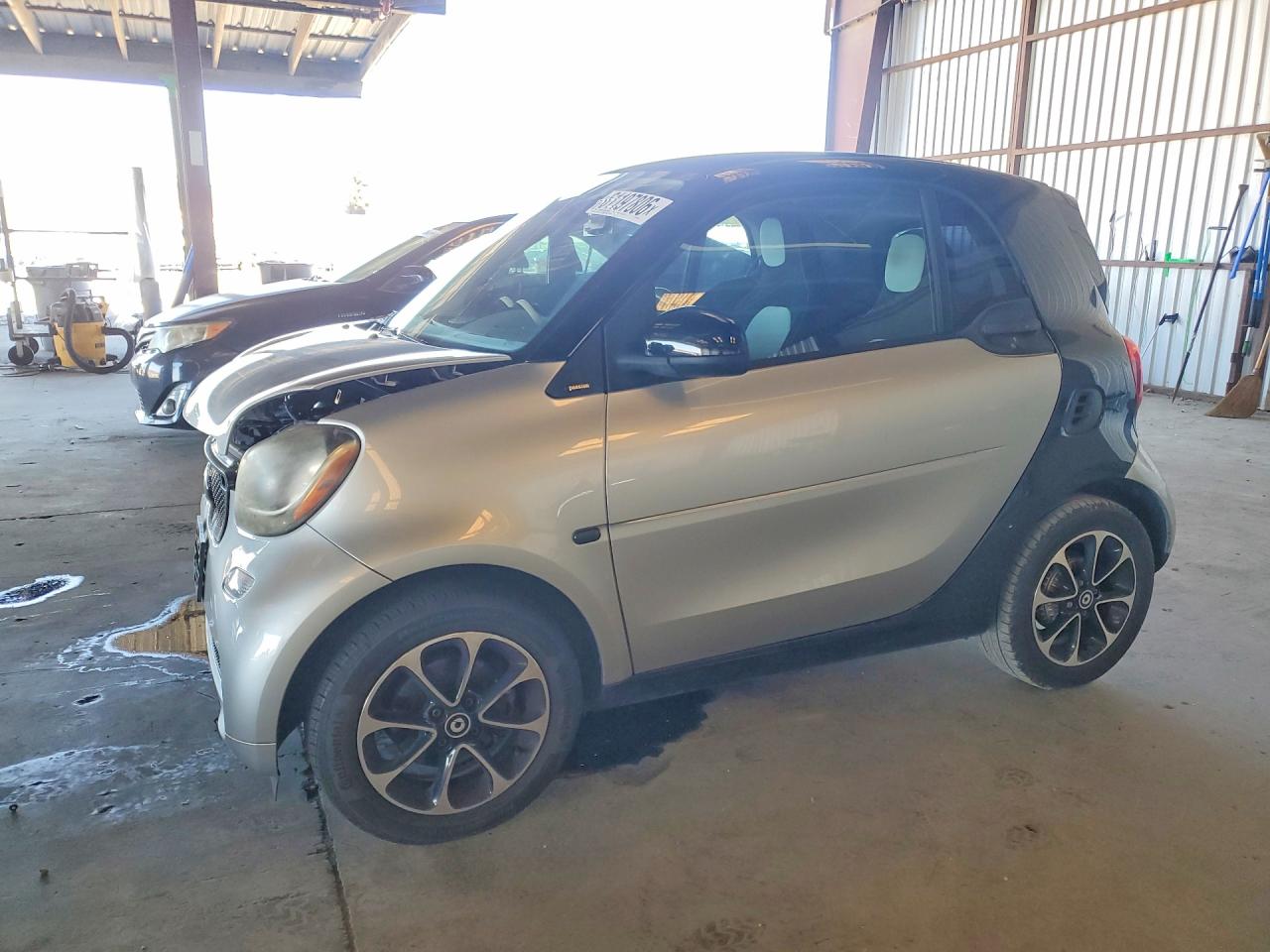 2016 Smart fortwo Passion, VIN WMEFJ5DA5GK048147 — Front end