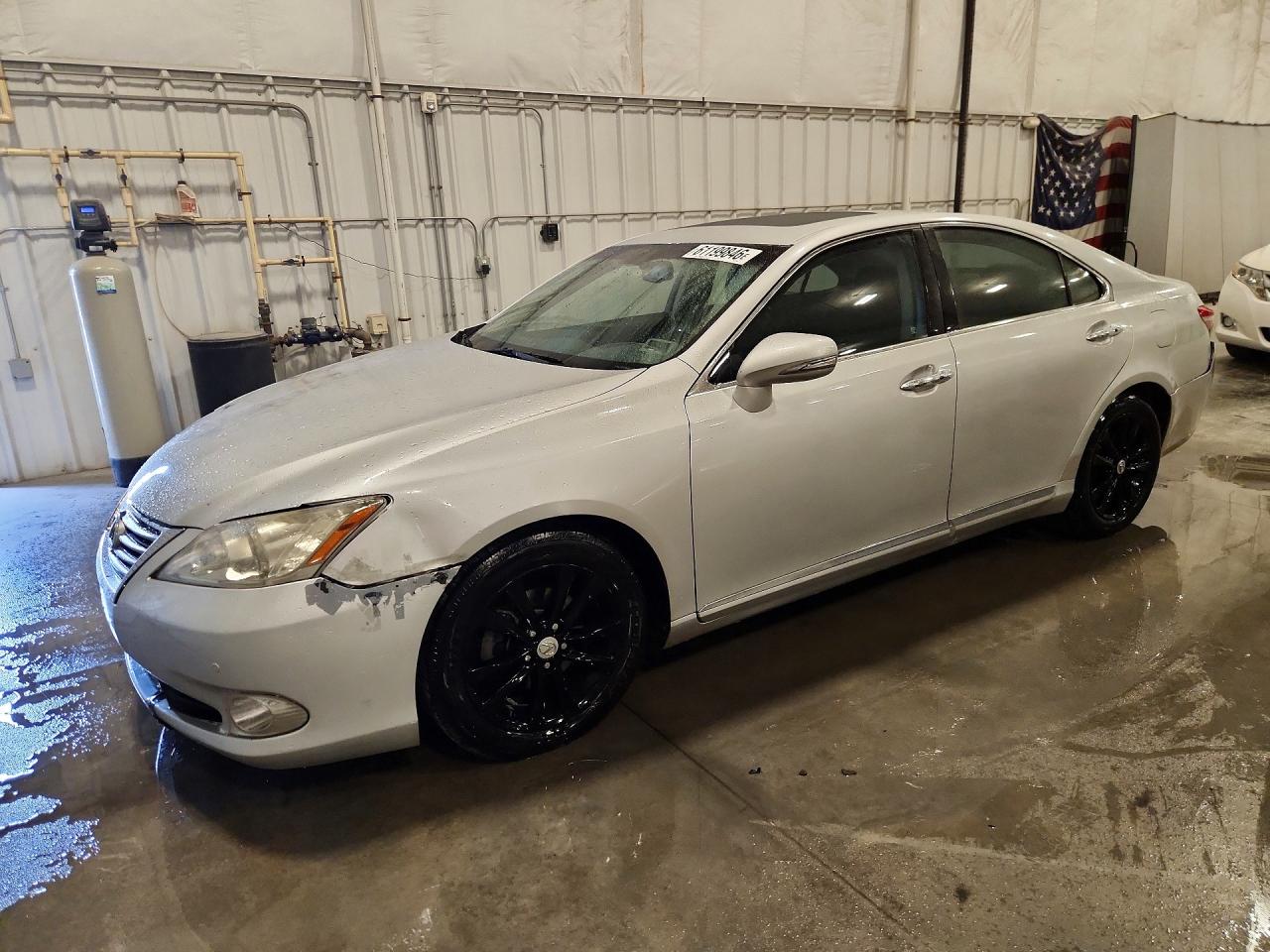 2011 Lexus ES 330, VIN JTHBK1EG4B2436421 — Град