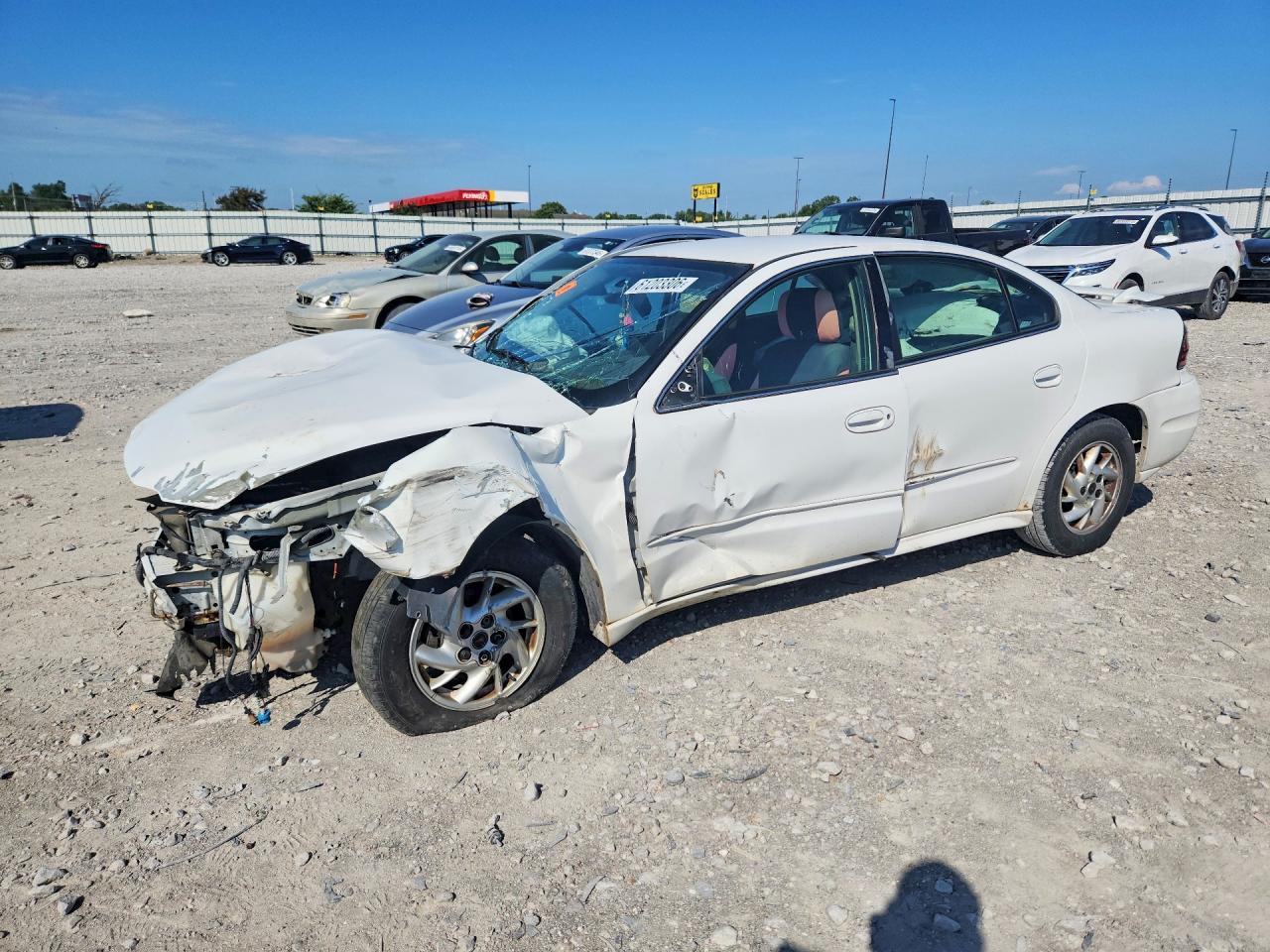 2004 Pontiac Grand Am SE, VIN 1G2NE52F34M546445 — Front end