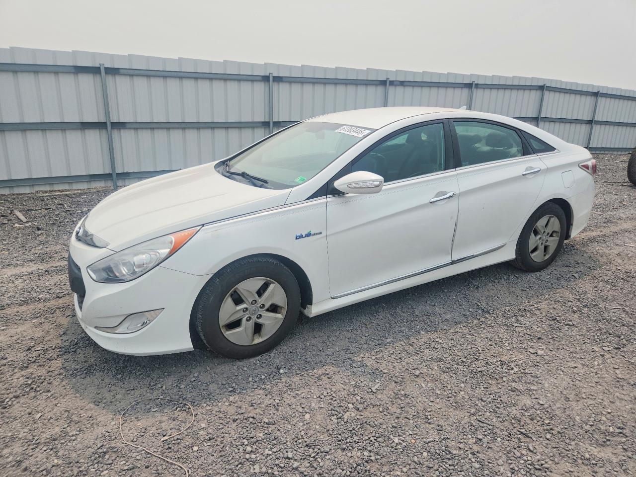 2011 Hyundai Sonata Hybrid, VIN KMHEC4A41BA011412 — Rear end