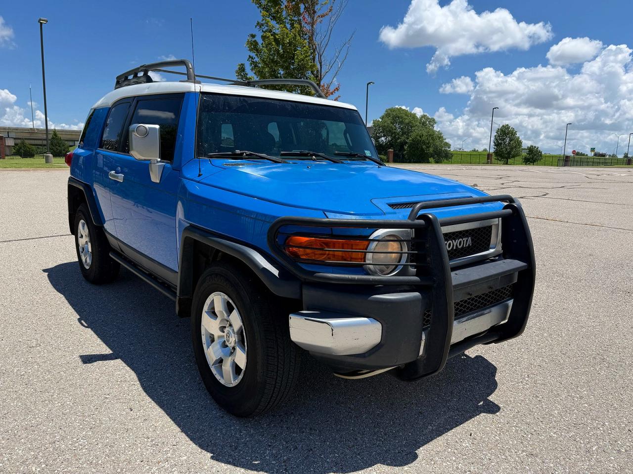 2007 Toyota FJ Cruiser, VIN JTEBU11F170076998 — Minor dents and scratches