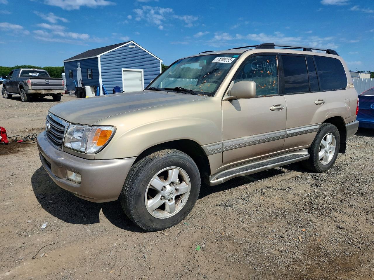 2004 Toyota Land Cruiser, VIN JTEHT05J742062173 — Minor dents and scratches