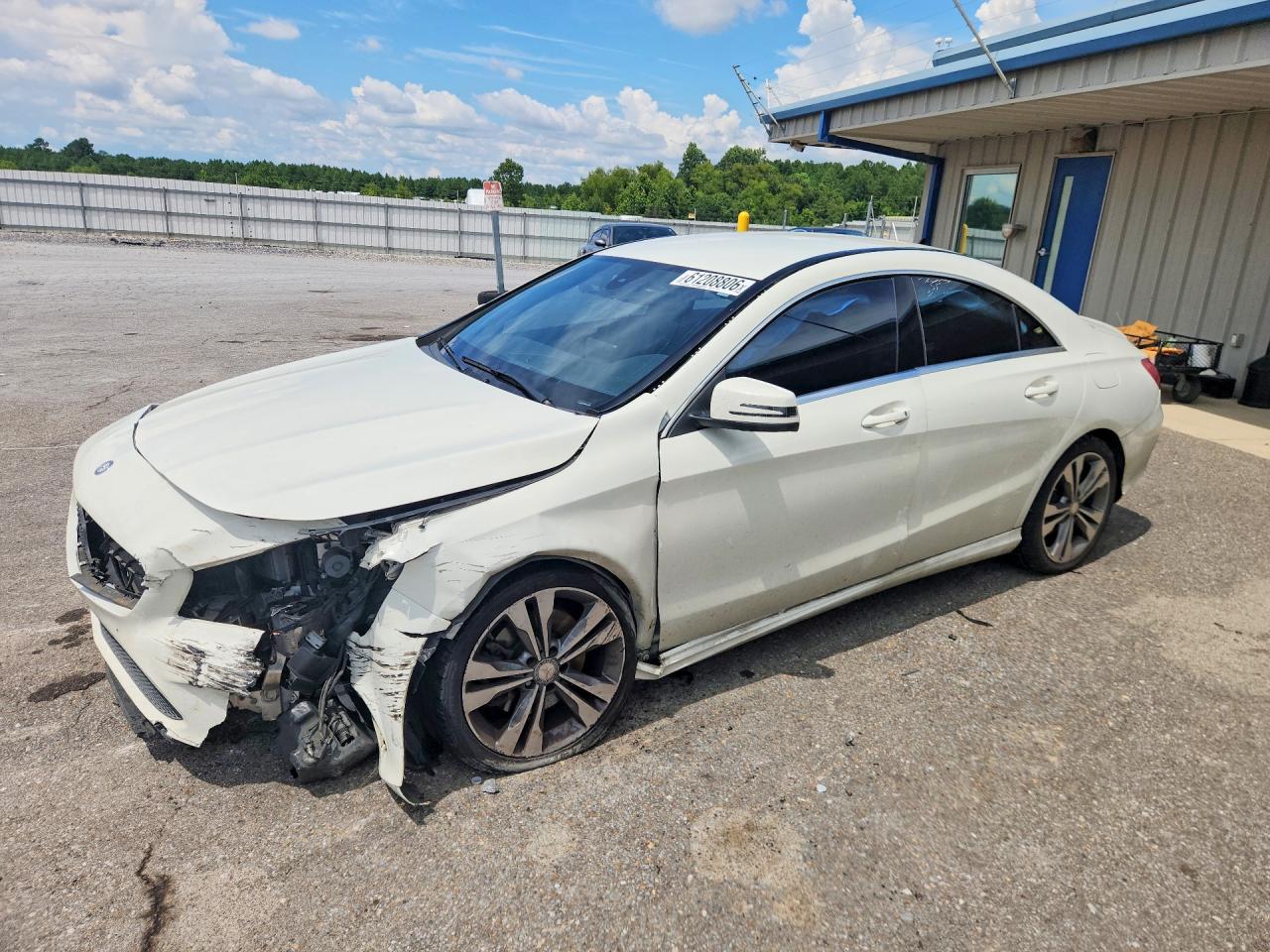 2017 Mercedes-Benz CLA 250, VIN WDDSJ4EB0HN401091 — Front end