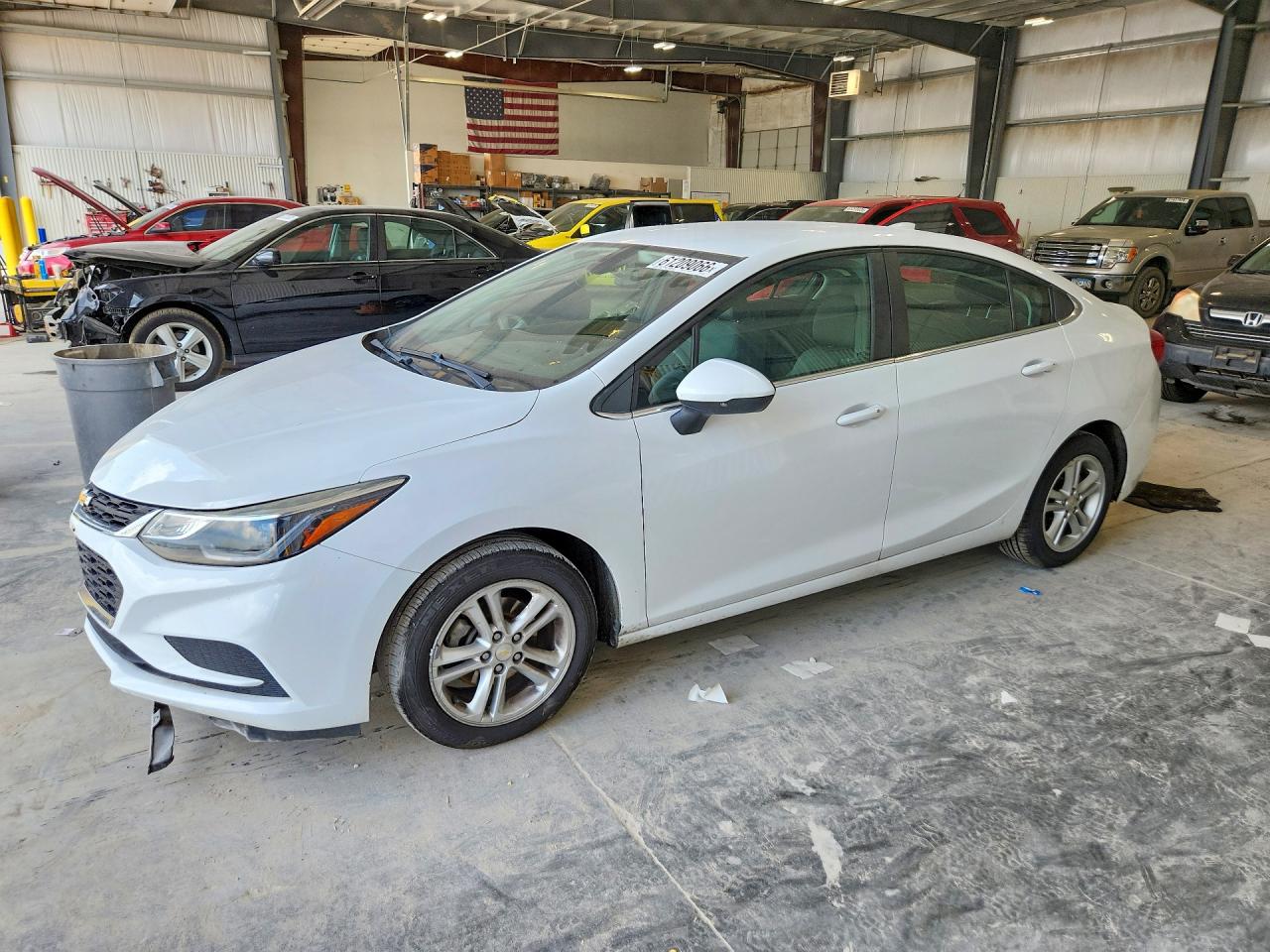 2018 Chevrolet Cruze LT, VIN 1G1BE5SM6J7106137 — Вода / потоп