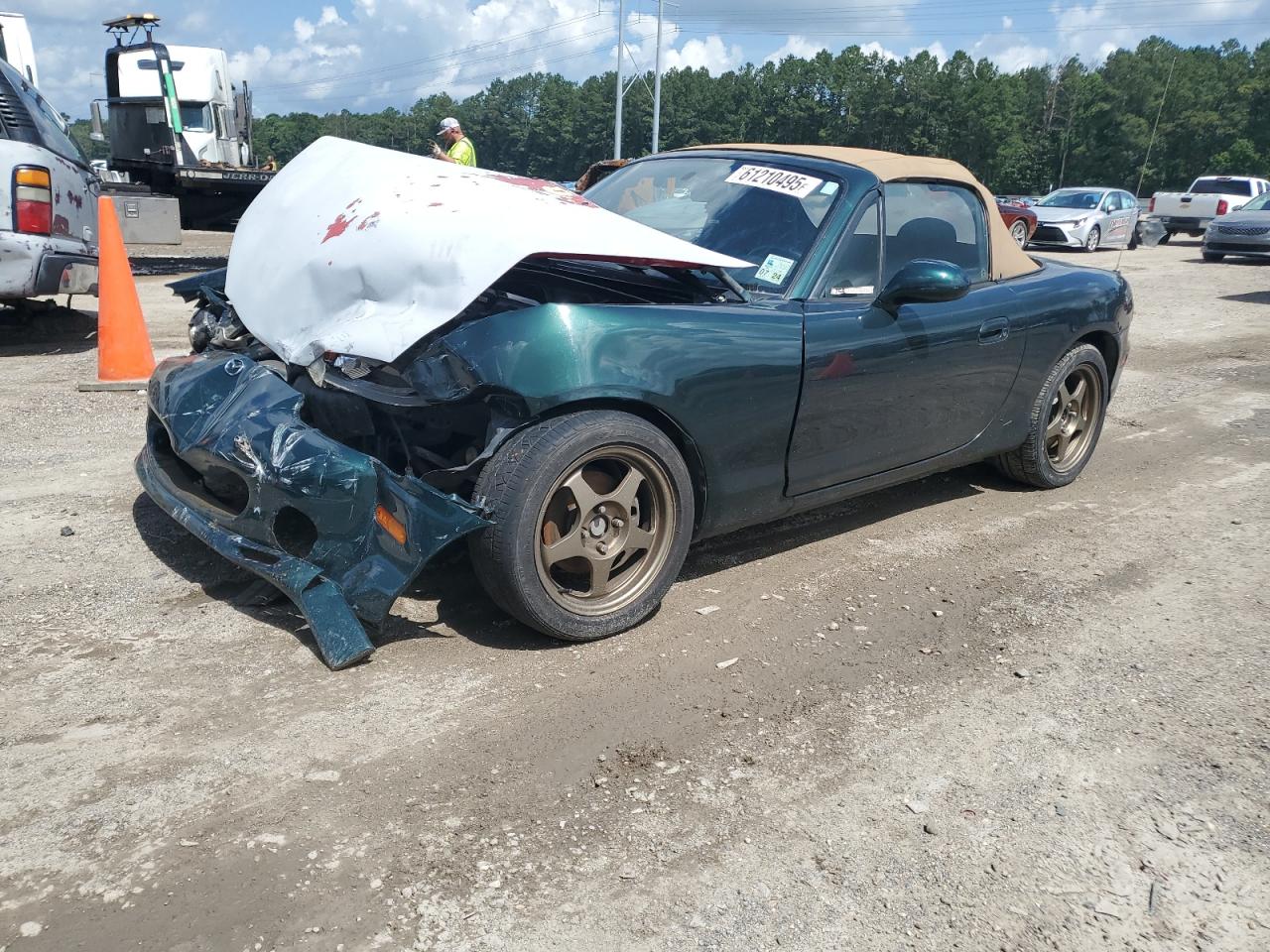 1999 Mazda MX-5 Miata, VIN JM1NB3536X0125163 — Front end