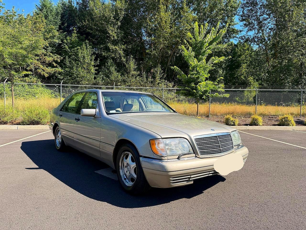 1999 Mercedes-Benz S 320/430/500, VIN WDBGA43G1XA421644 — Minor dents and scratches
