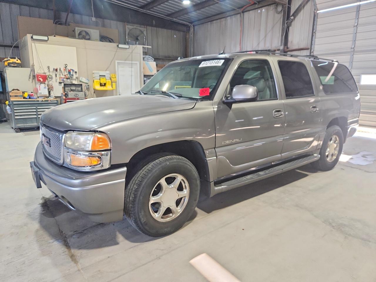 2005 GMC Yukon XL, VIN 1GKFK66U95J124498 — Front end