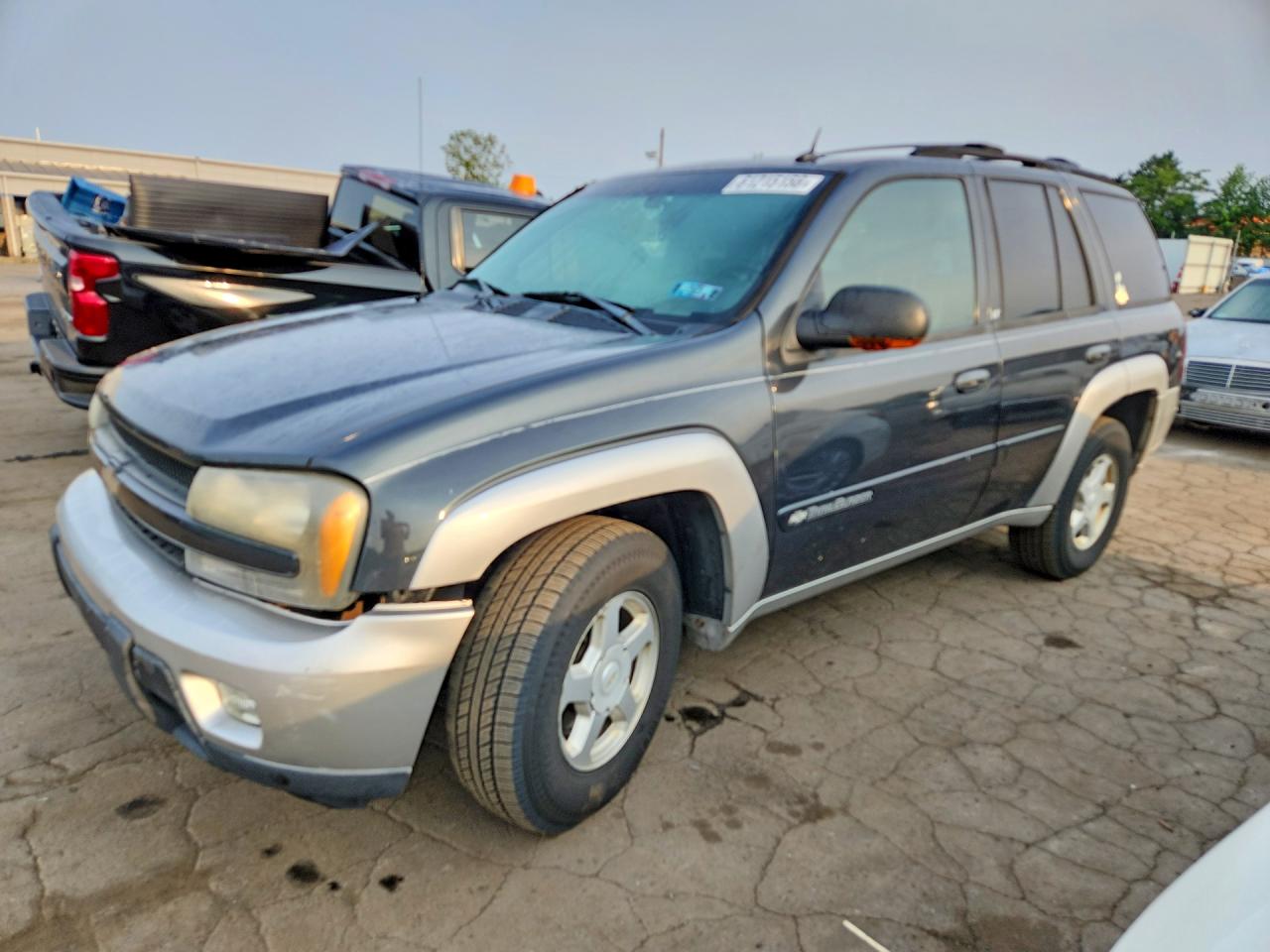 2004 Chevrolet TrailBlazer LS, VIN 1GNDT13S142281125 — Front end