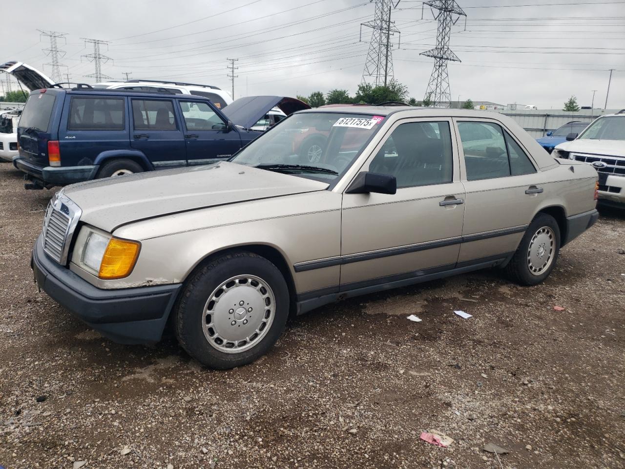 1988 Mercedes-Benz 260, VIN WDBEA26D0JA747682 — Normal wear