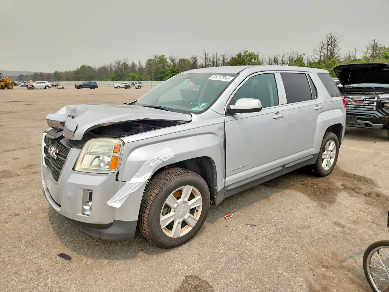 2011 GMC Terrain SLE-1, VIN 2CTALMEC9B6396644 — Front end
