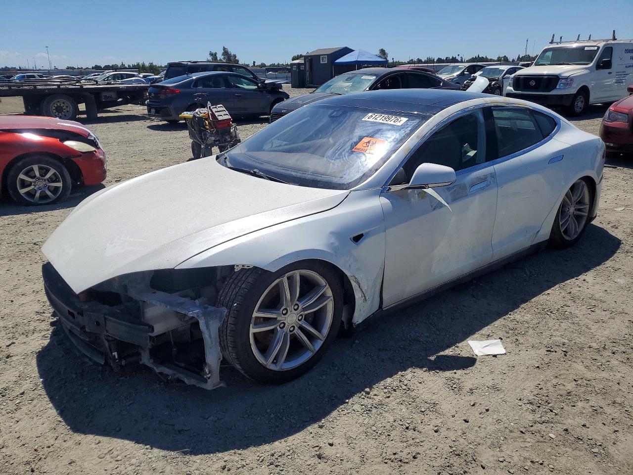2014 Tesla Model S 60, VIN 5YJSA1H11EFP57345 — Перед
