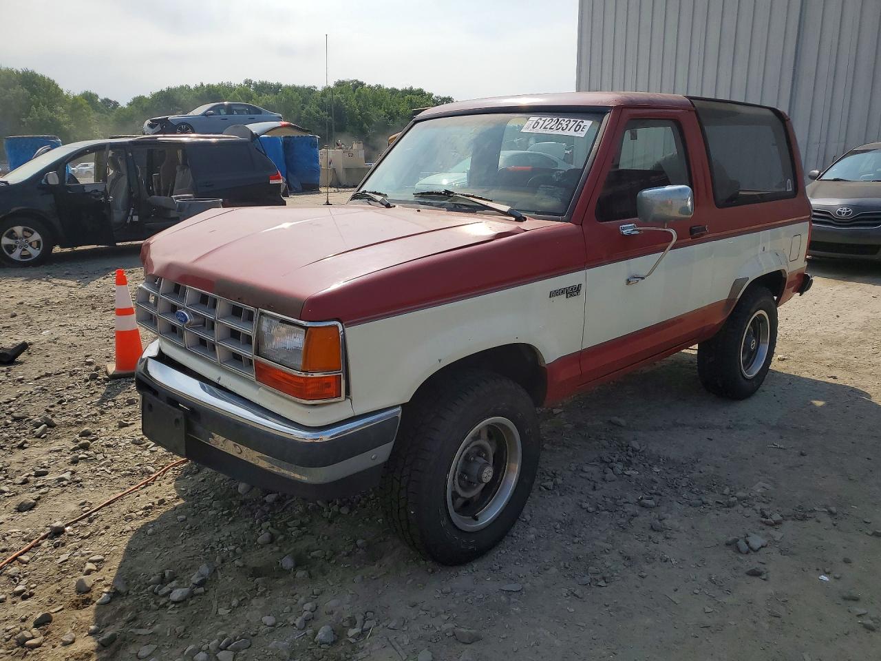1990 Ford Bronco, VIN 1FMCU14T2LUA95228 — Front end