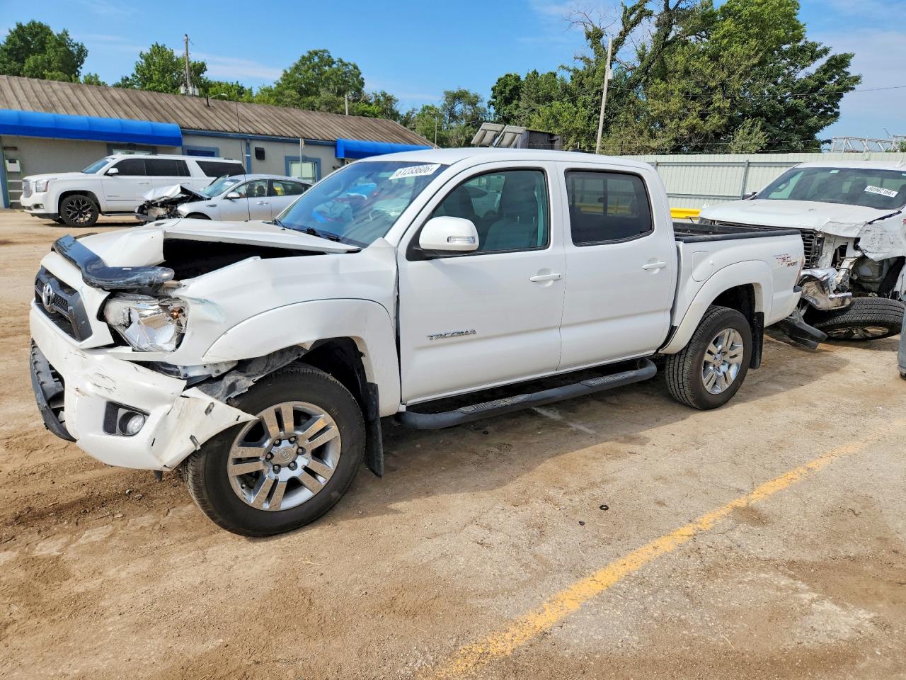 2012 Toyota Tacoma, VIN 3TMLU4EN1CM092363 — Front end