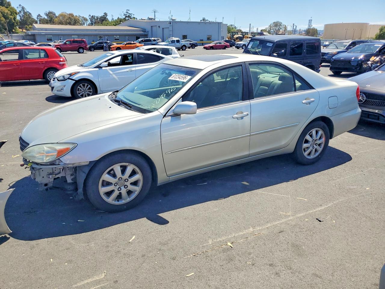 2002 Toyota Camry XLE, VIN JTDBF30K120037362 — Front end