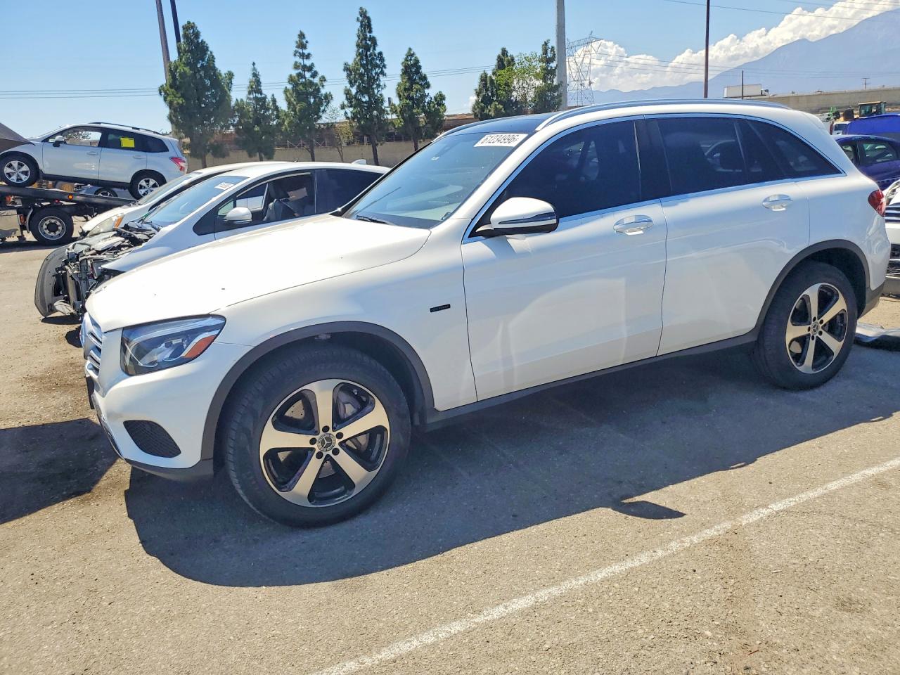 2019 Mercedes-Benz GLC 350e, VIN WDC0G5EB0KF572845 — Side