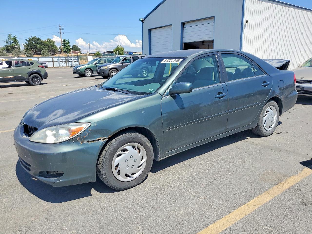 2002 Toyota Camry LE, VIN JTDBE32KX20063345 — Front end