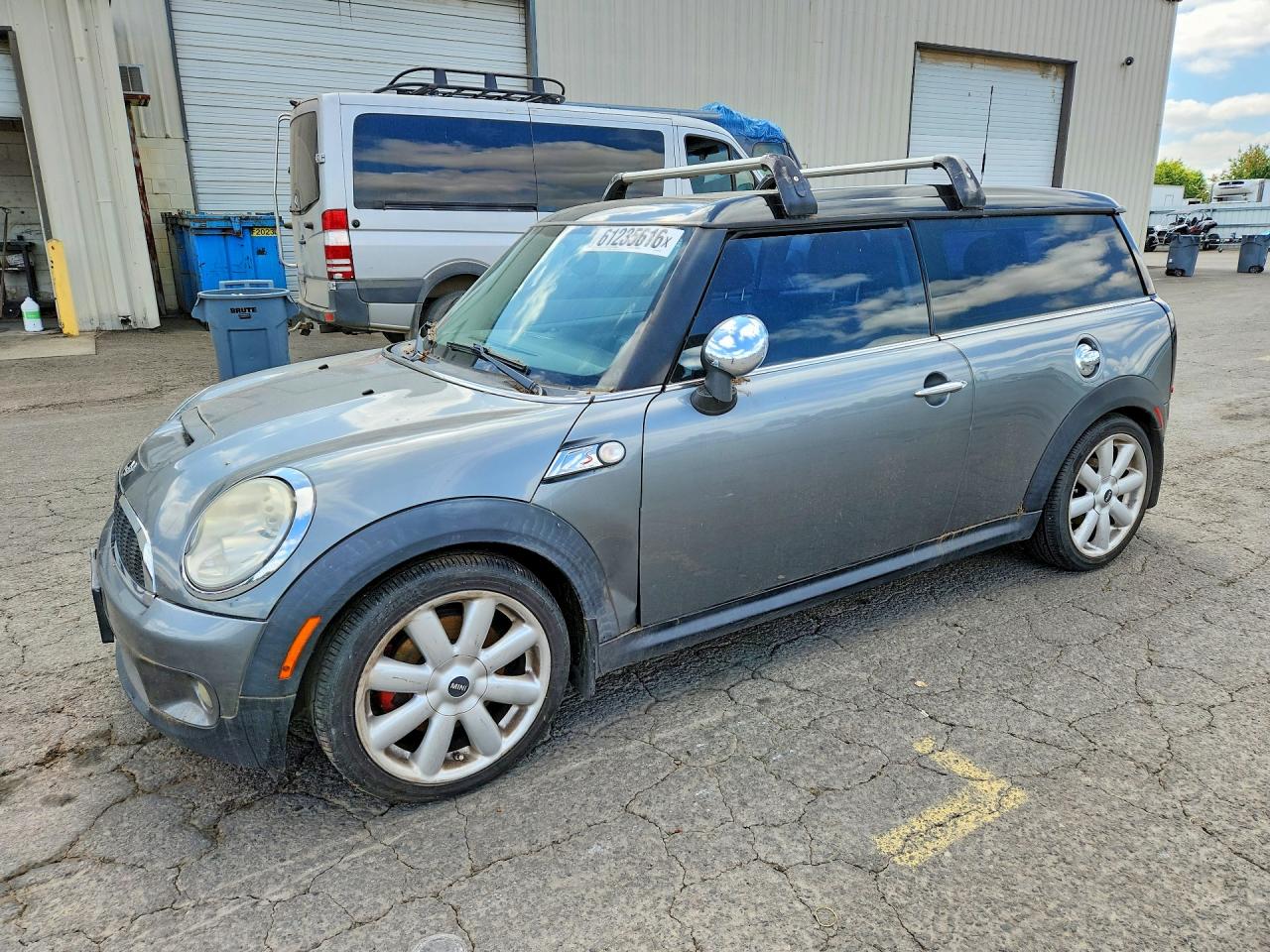 2009 MINI Clubman S, VIN WMWMM33559TP91813 — Мелкие вмятины и царапины