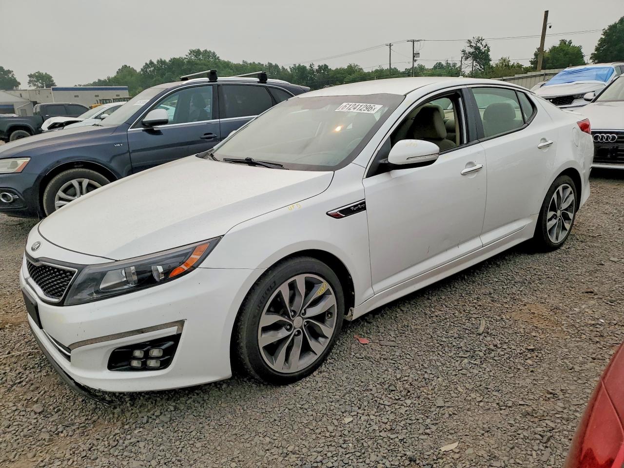 2015 Kia Optima LX, VIN 5XXGM4A78FG371386 — Side