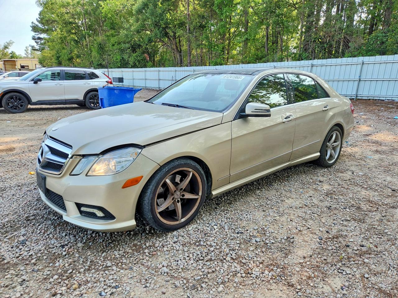 2011 Mercedes-Benz E 350 Luxury, VIN WDDHF8HB7BA348323 — Minor dents and scratches