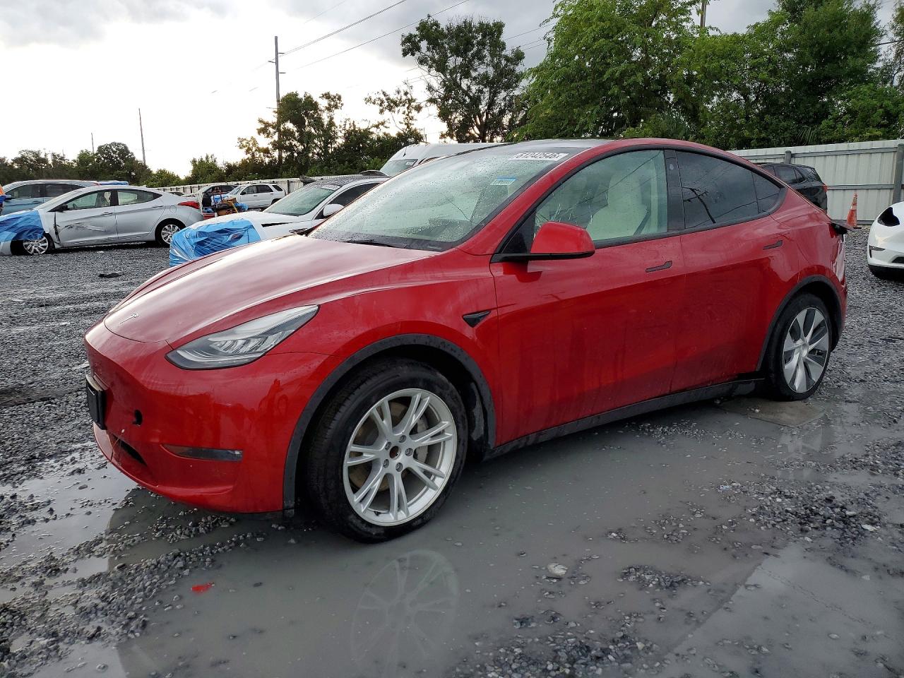 2021 Tesla Model Y Standard Range, VIN 5YJYGDEDXMF110532 — Side