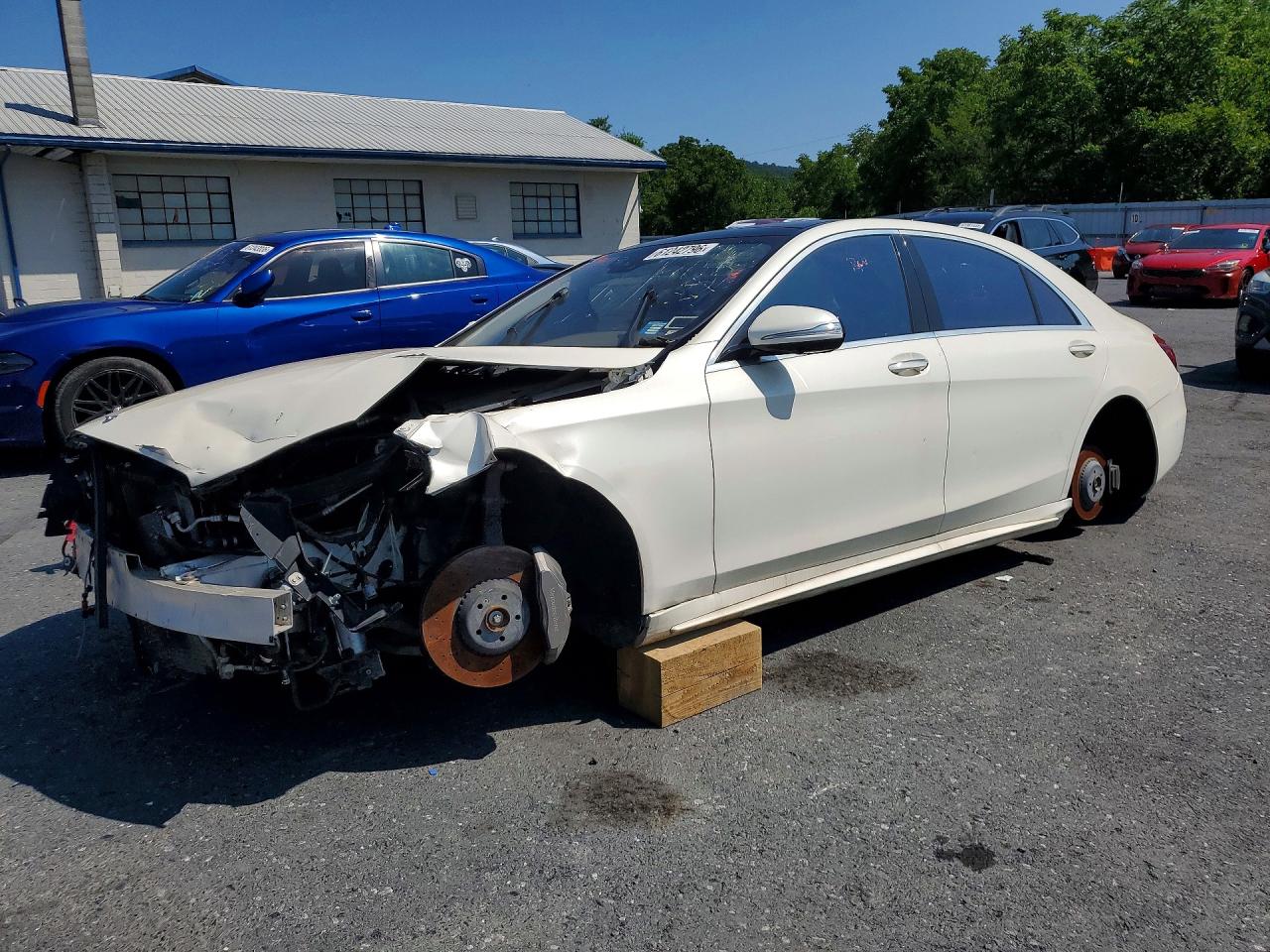 2019 Mercedes-Benz S 560, VIN WDDUG8GB0KA444503 — Front end