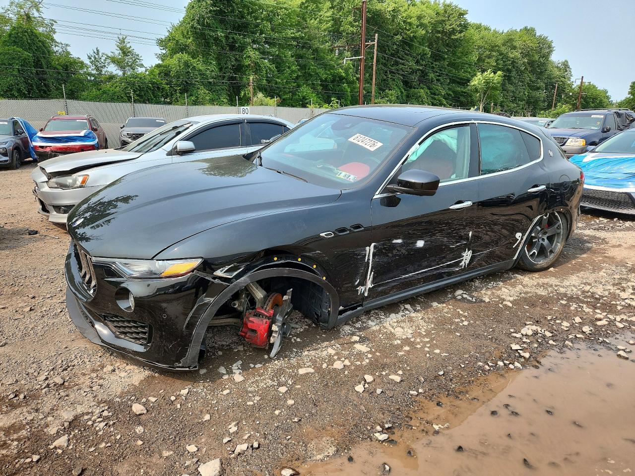 2018 Maserati Levante, VIN ZN661XUA4JX277499 — Side