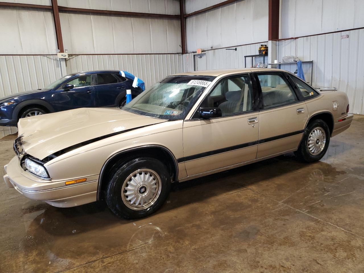 1993 Buick Regal Custom, VIN 2G4WB54L0P1459030 — Перед