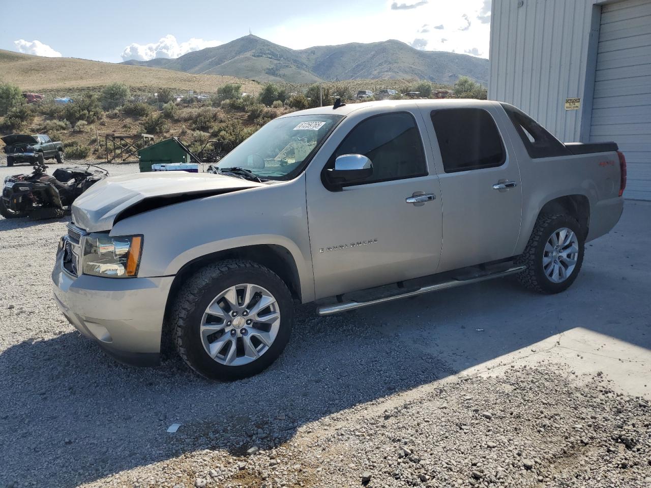 2007 Chevrolet Avalanche 1LT, VIN 3GNFK12397G136724 — Front end