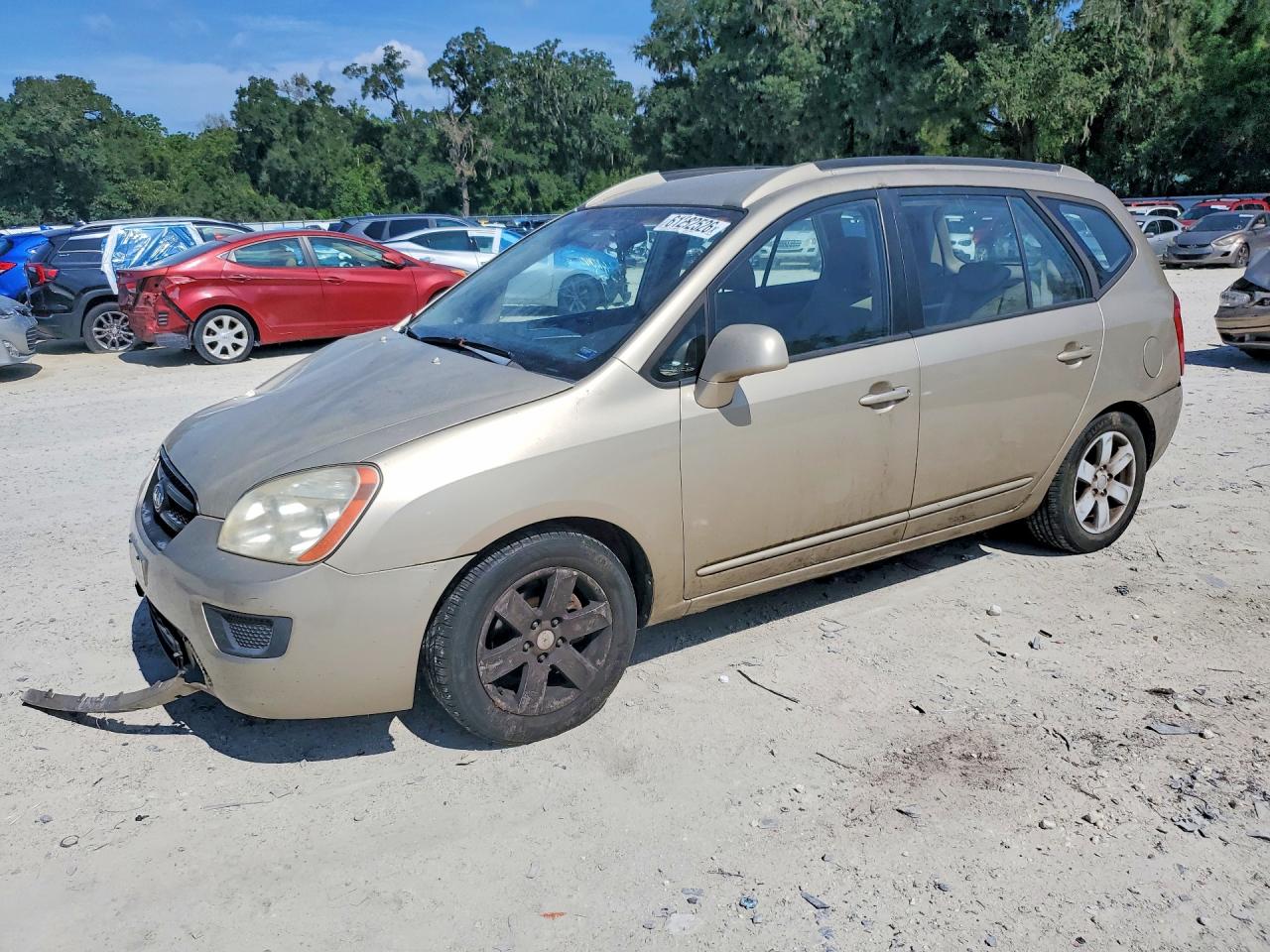 2007 Kia Rondo LX, VIN KNAFG525277071131 — Перед