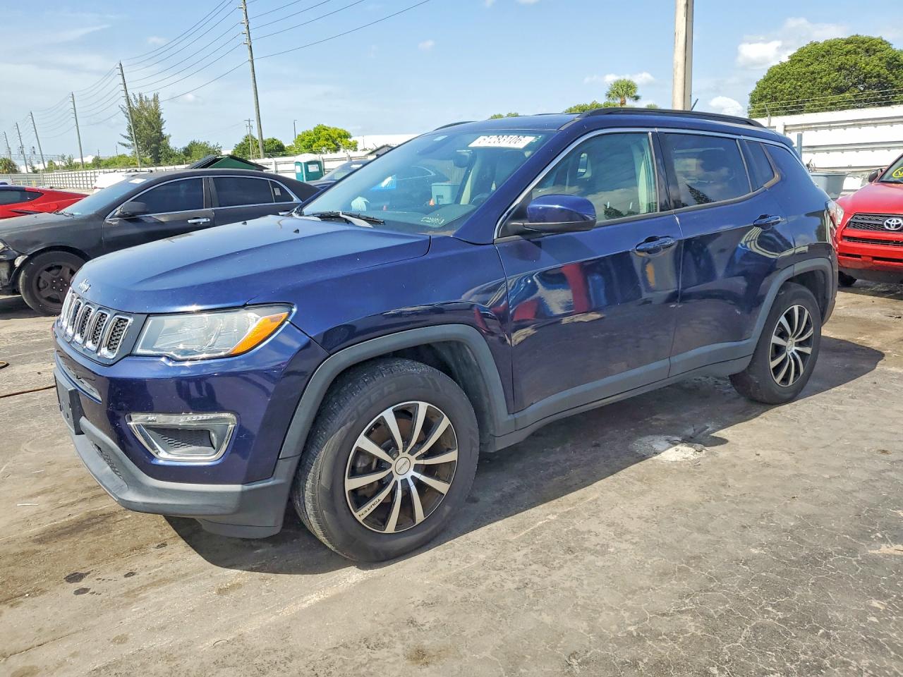 2018 Jeep Compass Latitude, VIN 3C4NJCBB0JT308874 — Minor dents and scratches