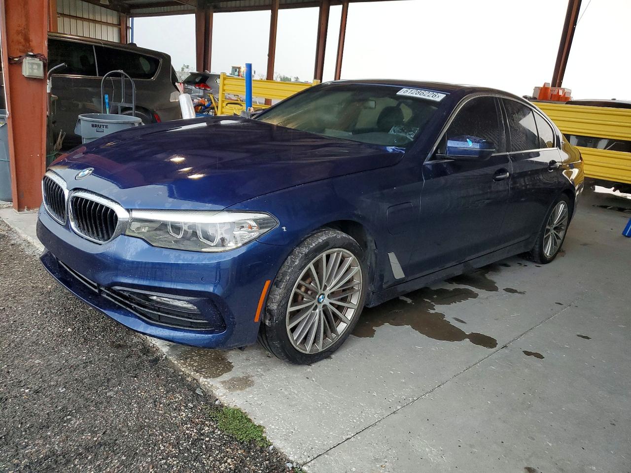 2018 BMW 5 Series 530e, VIN WBAJA9C59JB033577 — Minor dents and scratches