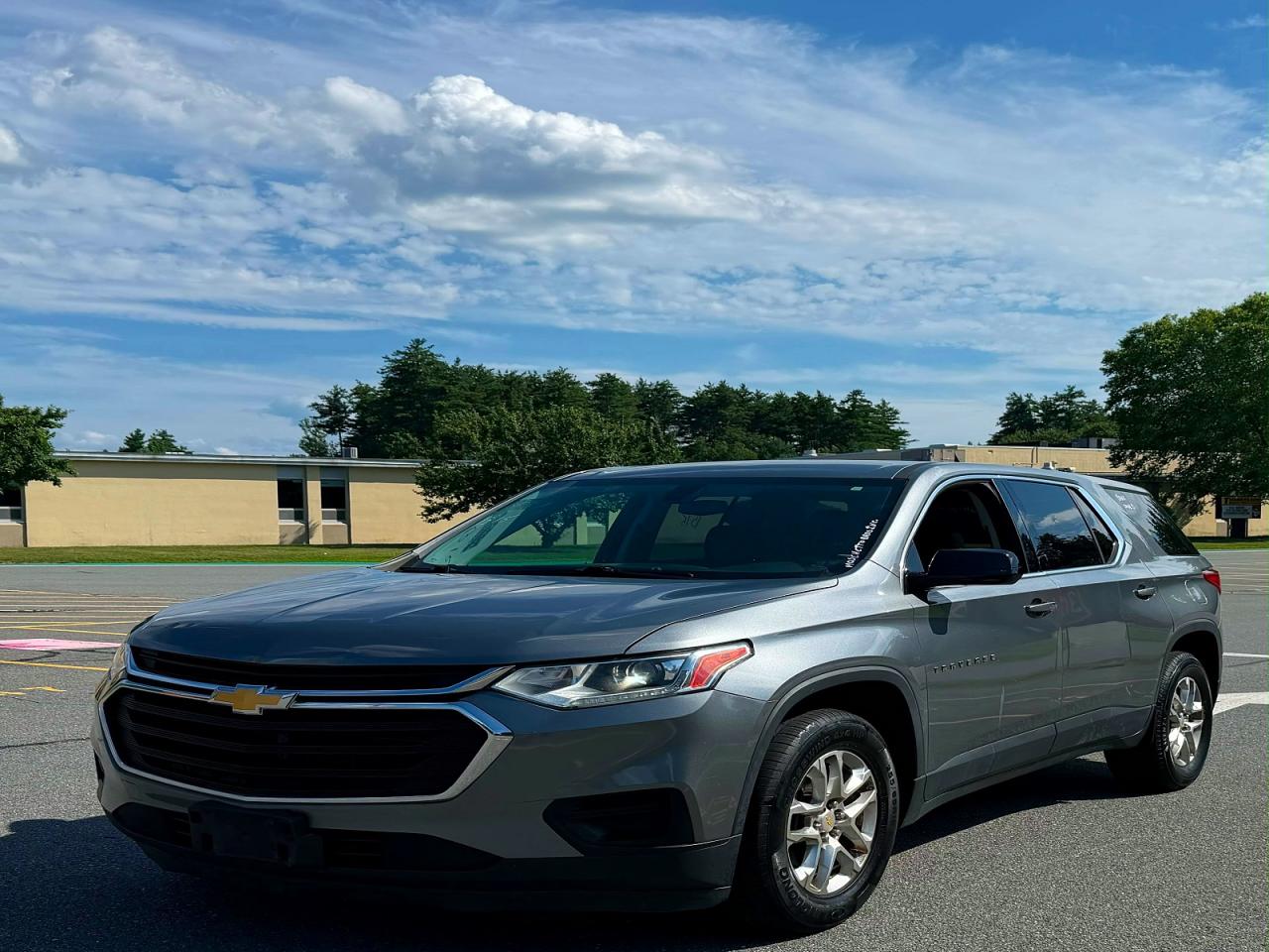 2018 Chevrolet Traverse LS, VIN 1GNEVFKW2JJ166728 — Normal wear